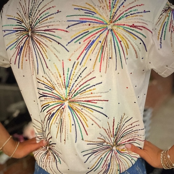 Queen of sparkle, white mega firework tee - Picture 2 of 5